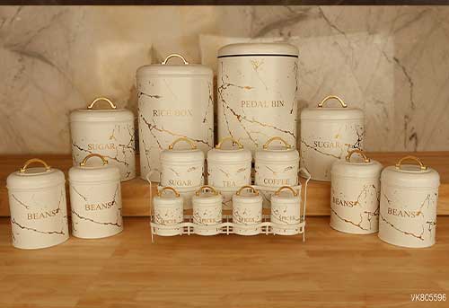 Kitchen services in metal