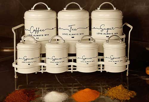 Kitchen services in metal